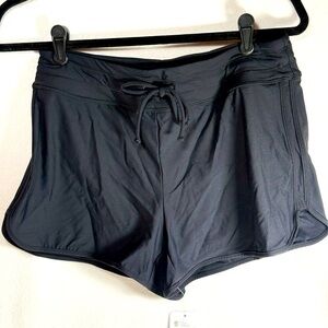 New CRZ YOGA Women's Black Swim/Board Shorts. Size Medium (8/10)